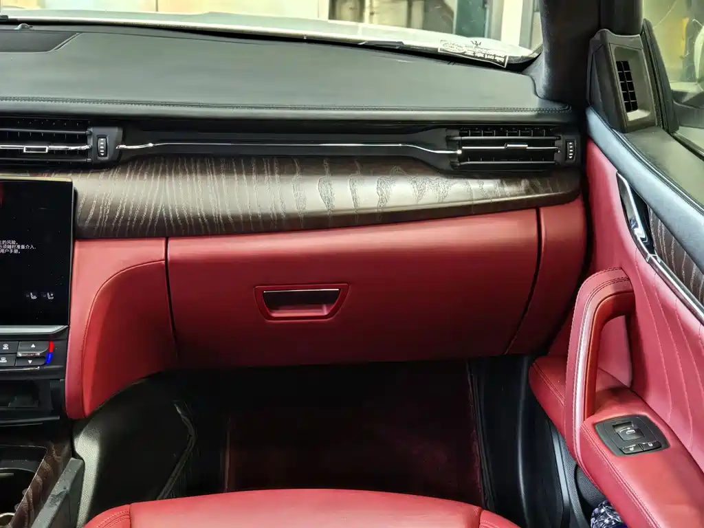 Maserati Quattroporte — миниатюра 11