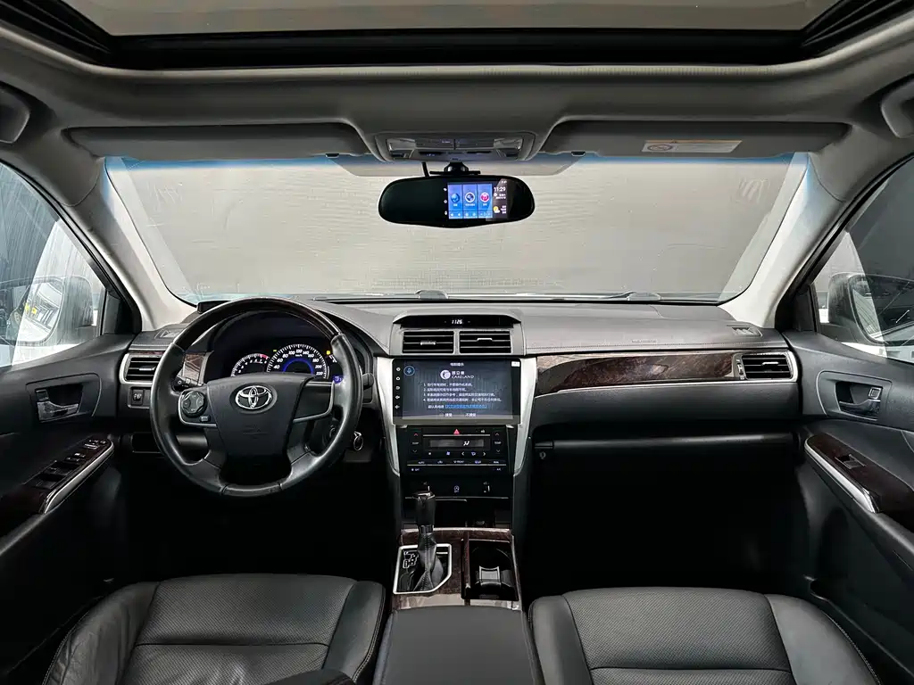 Toyota Camry — миниатюра 12