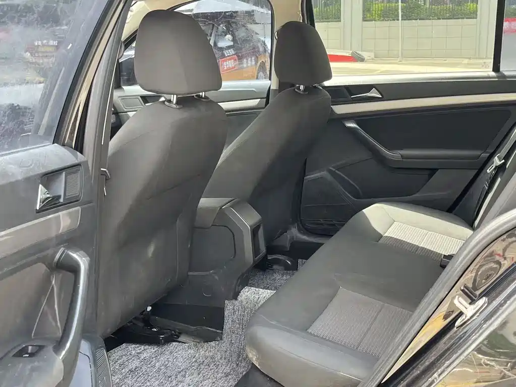 Volkswagen Lavida — миниатюра 4