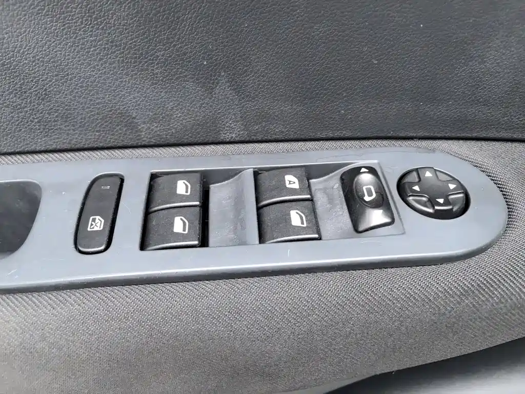 Peugeot 308 — миниатюра 9