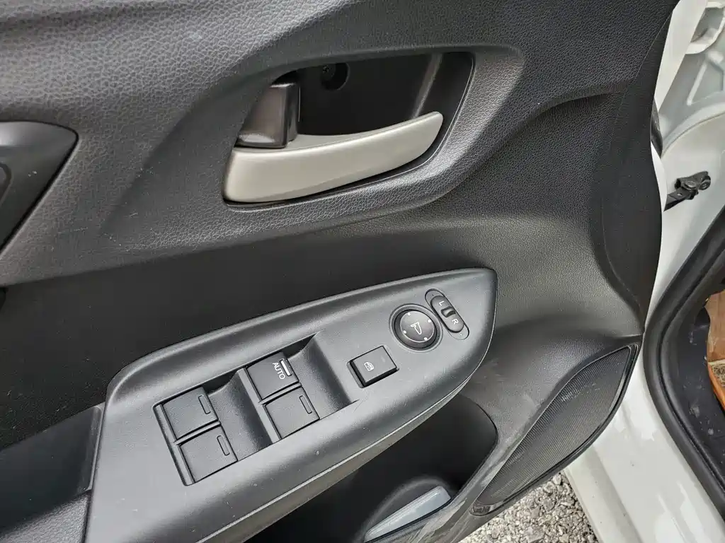 Honda Fit — миниатюра 8