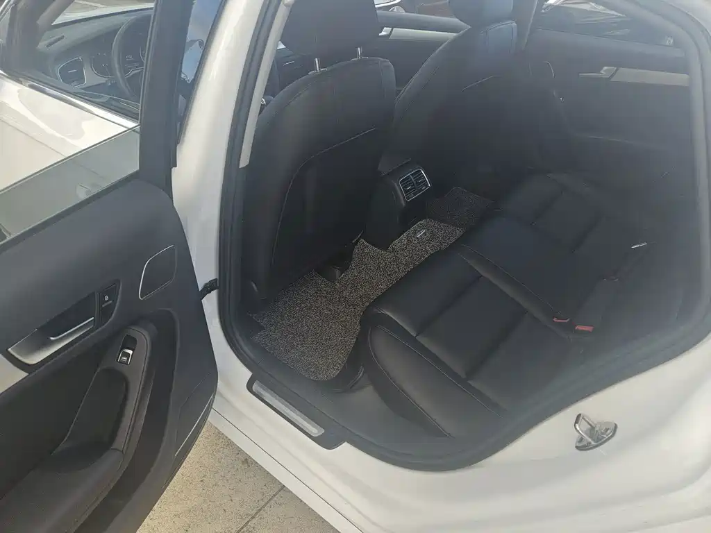 Audi A4L — миниатюра 7