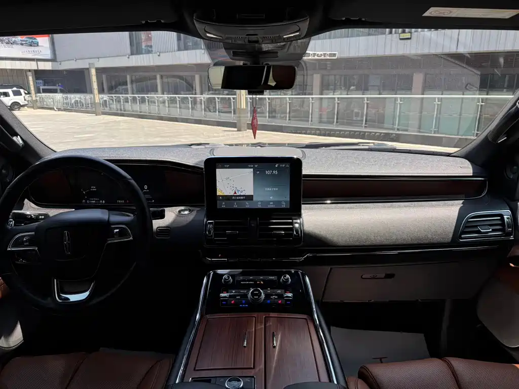 Lincoln Navigator — миниатюра 4