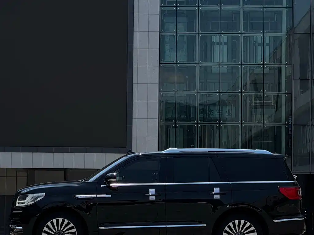 Lincoln Navigator — миниатюра 5