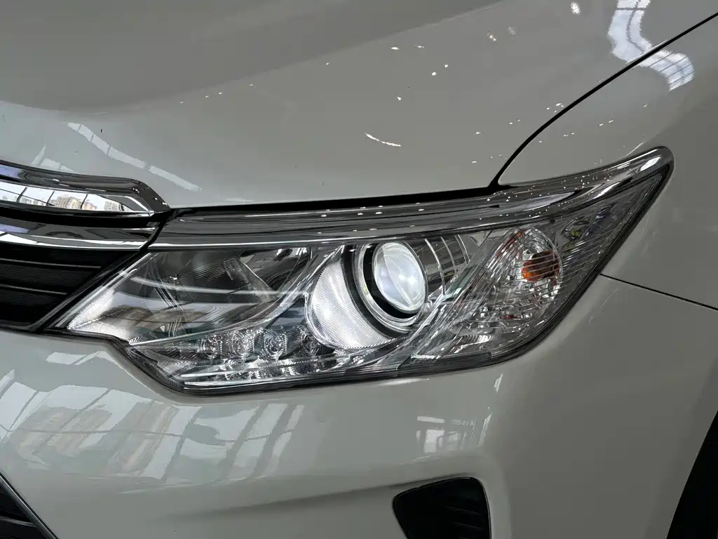 Toyota Camry — миниатюра 13