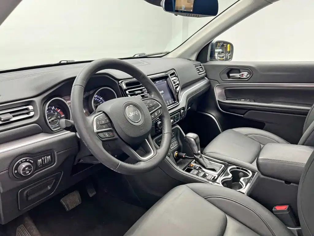 Jeep Grand Commander — миниатюра 17