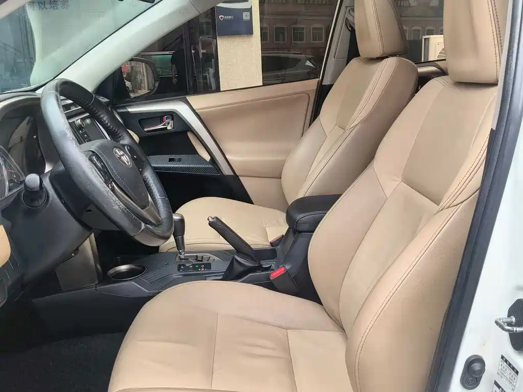 Toyota RAV4 — миниатюра 8