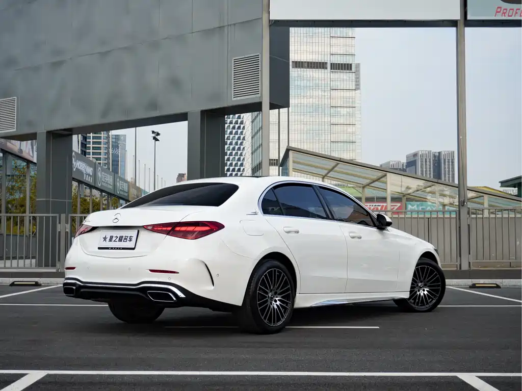 Mercedes-Benz C-Class — миниатюра 6