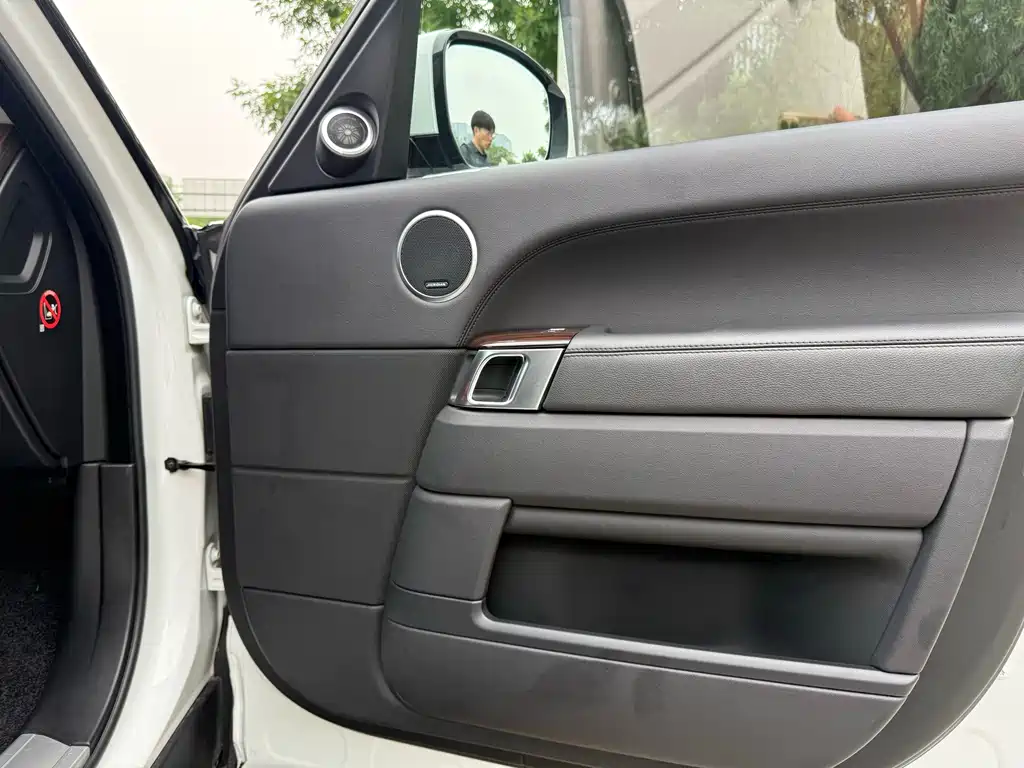 Land Rover Range Rover — миниатюра 13