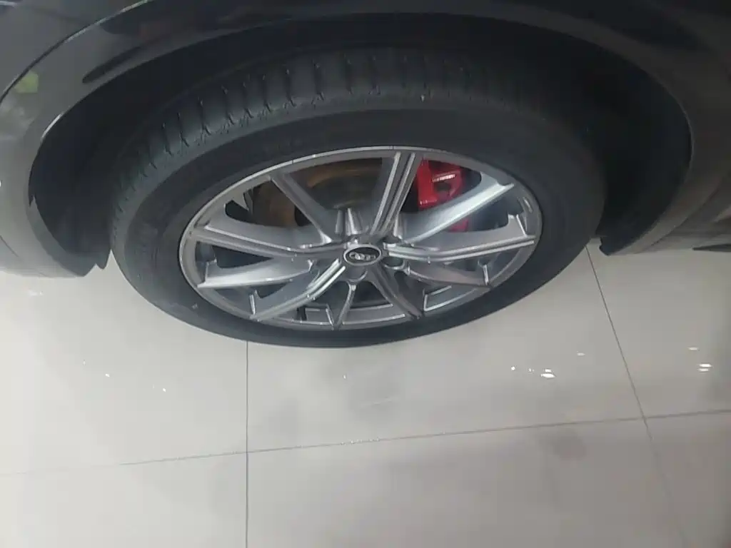 Audi Q5L — миниатюра 23