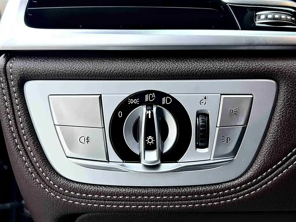BMW 7 Series — миниатюра 15