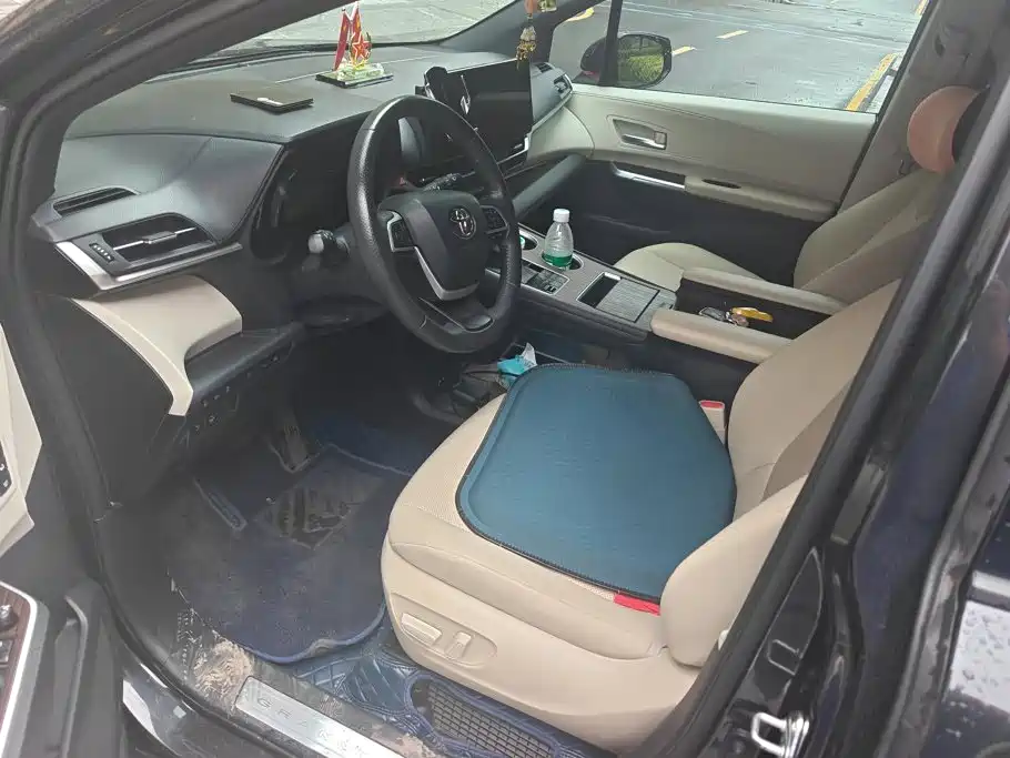 Toyota Granvia — миниатюра 9