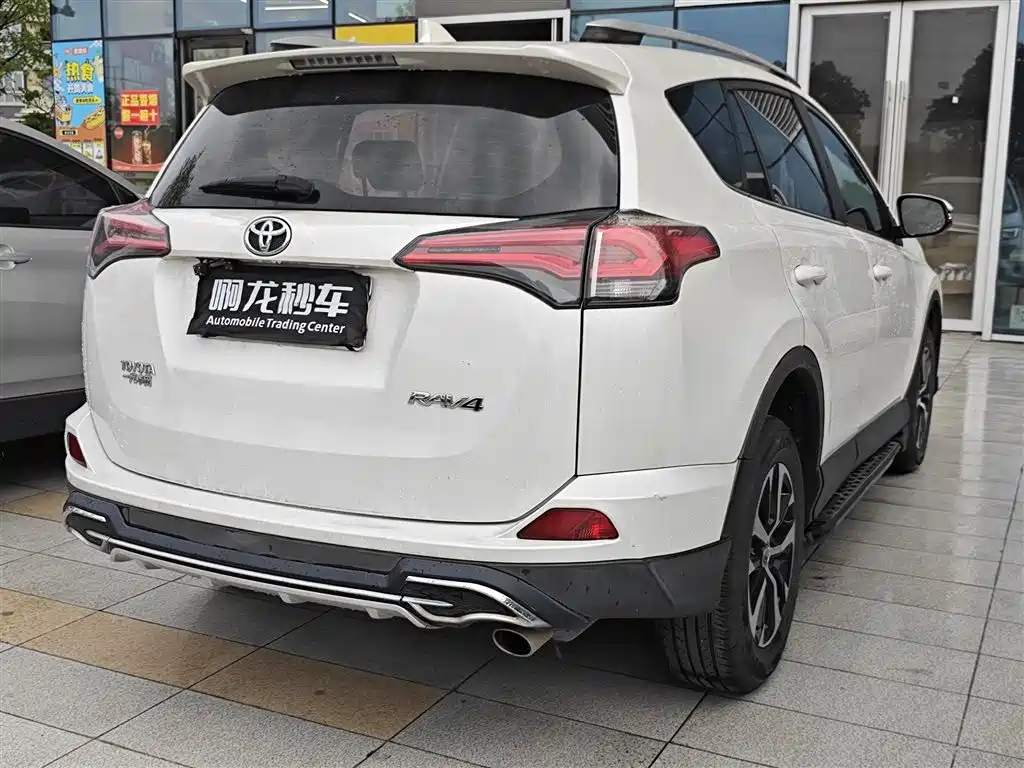 Toyota RAV4 — миниатюра 9