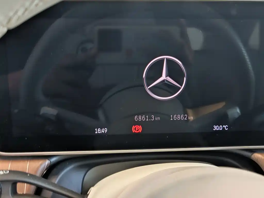 Mercedes-Benz EQE SUV — миниатюра 6