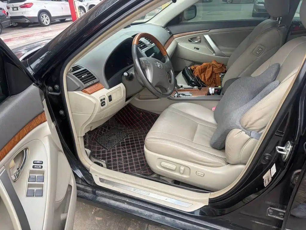 Toyota Camry — миниатюра 6