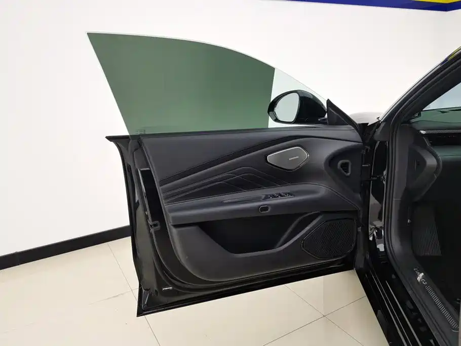Lynk & Co 10 — миниатюра 7