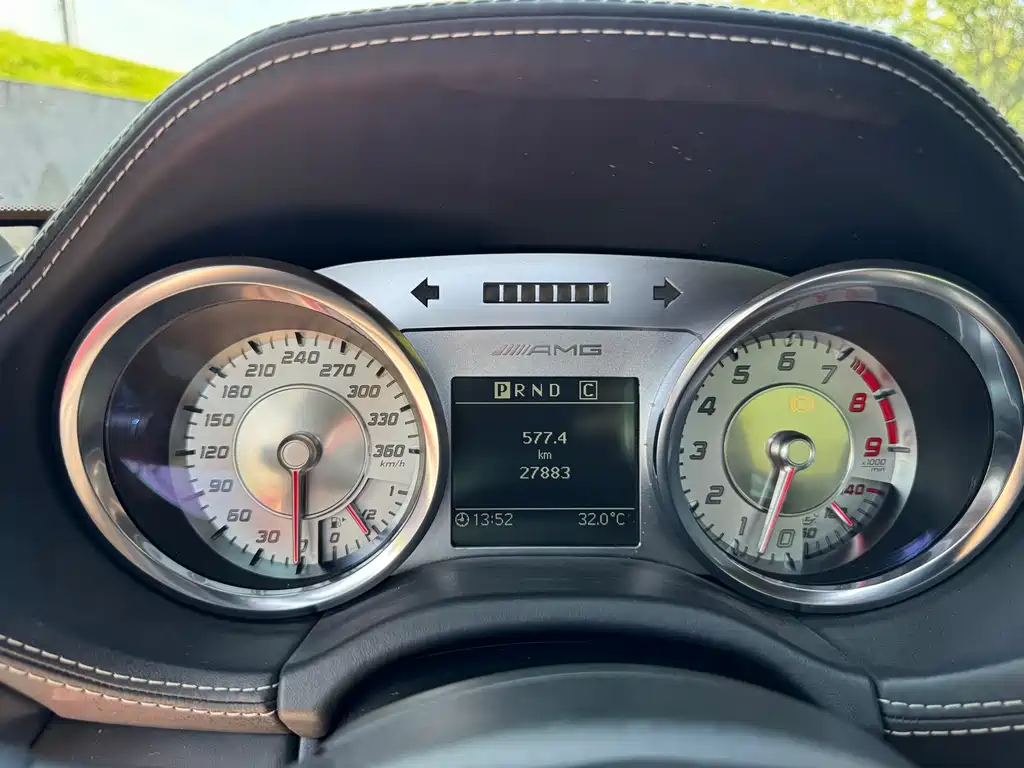 Mercedes-Benz SLS AMG — миниатюра 16