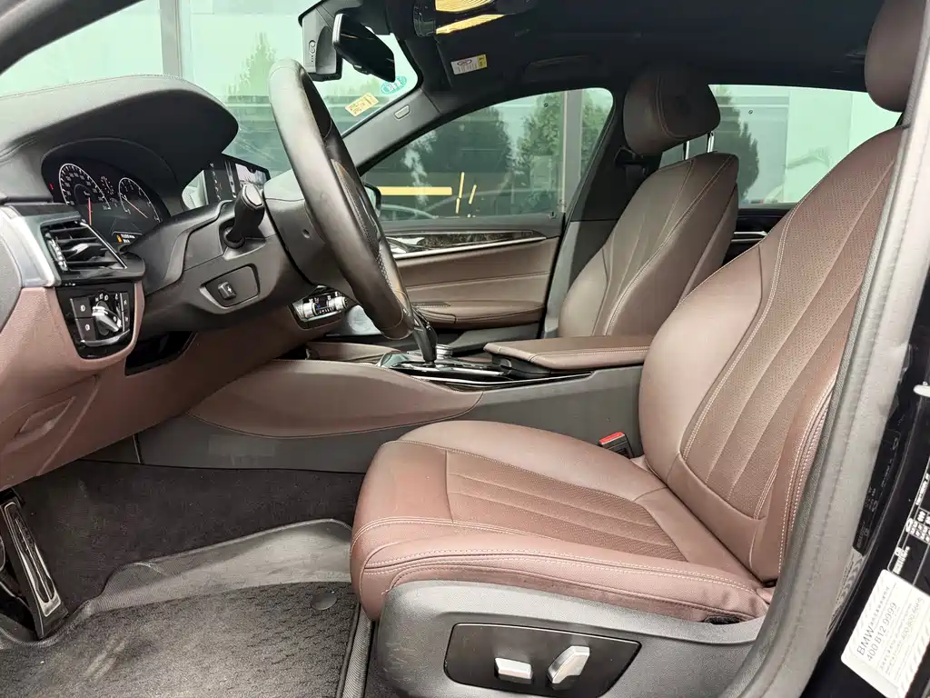 BMW 5 Series — миниатюра 11