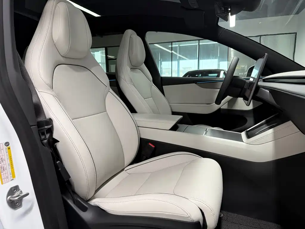 Tesla Model Y L — миниатюра 13