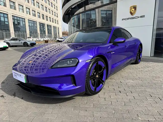 PORSCHE TAYCAN 2025