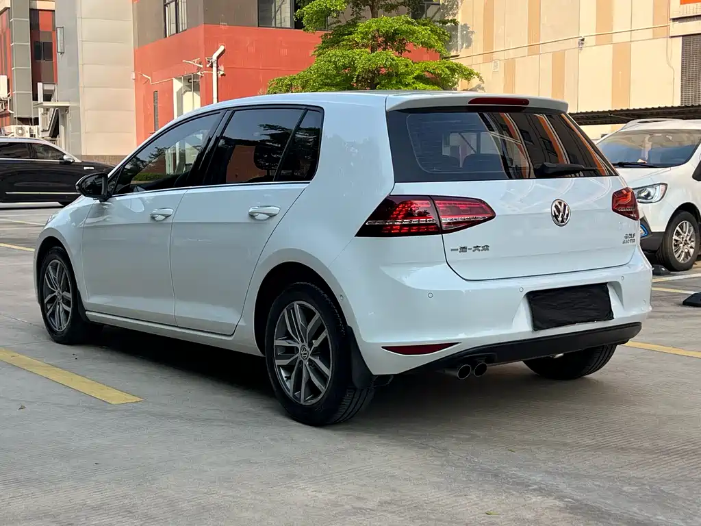 Volkswagen Golf 2017 230TSI AT Luxury