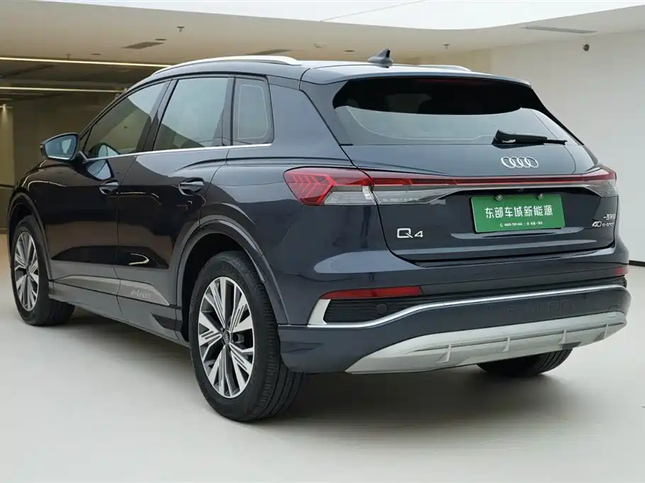AUDI Q4 E TRON
