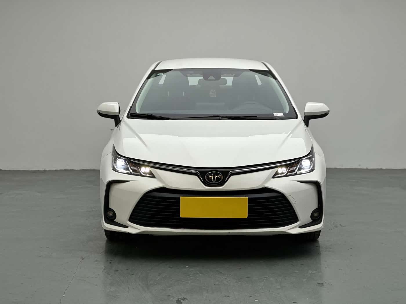 Toyota Corolla 1.2 л 2024 г. Белый, пробег 30000 км