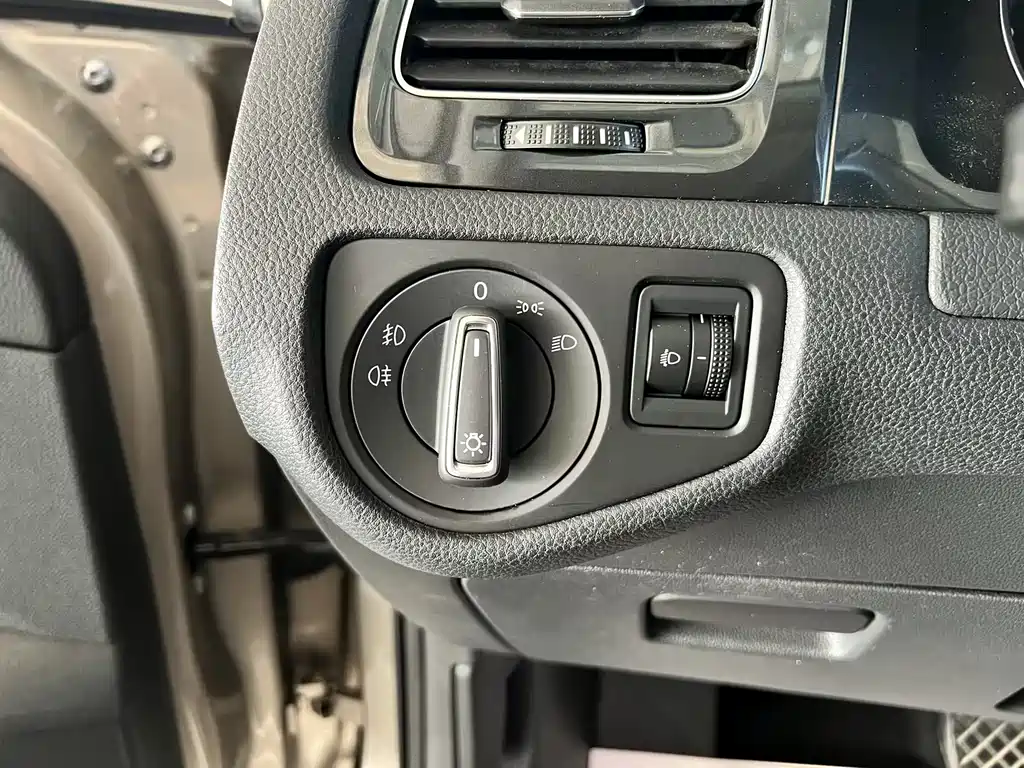 Volkswagen Golf — миниатюра 6