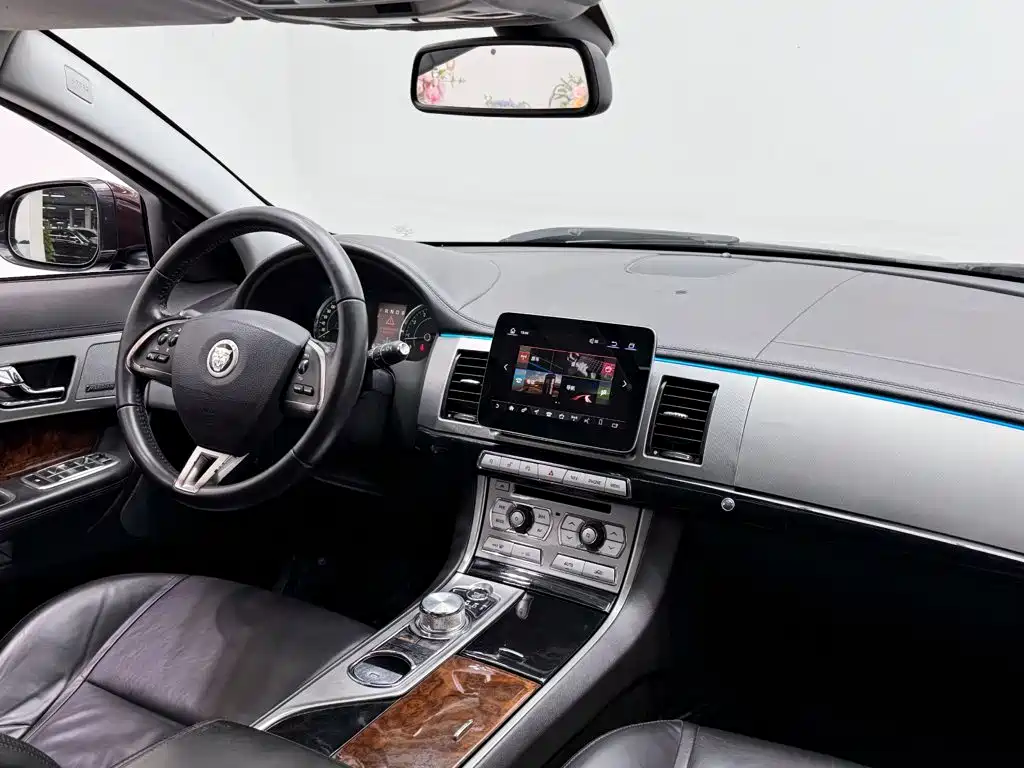 Jaguar XF — миниатюра 15