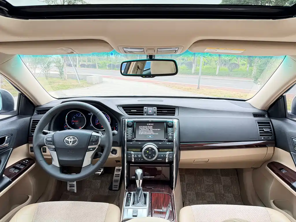 Toyota Reiz 2010 3.0V Flagship