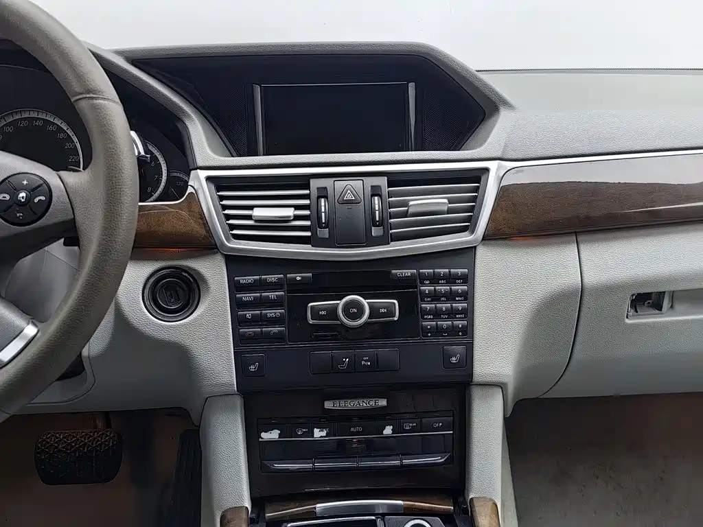 Mercedes-Benz E-Class — миниатюра 12