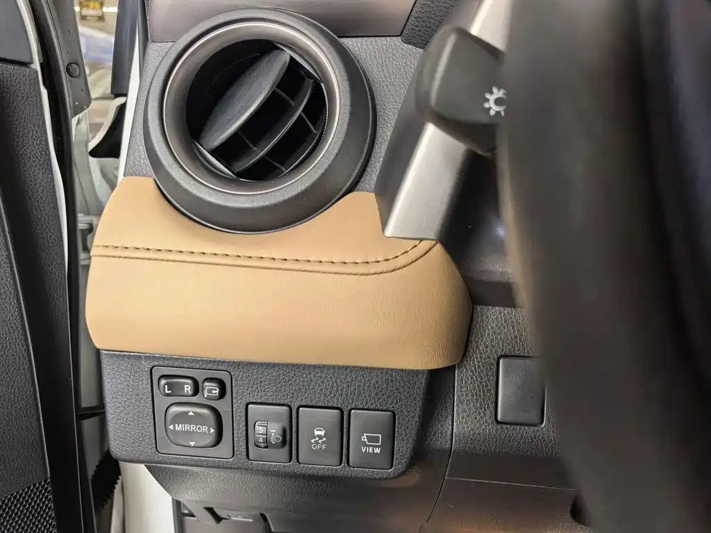Toyota RAV4 — миниатюра 20