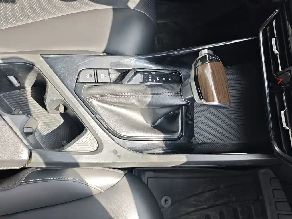 Roewe i5 — миниатюра 13