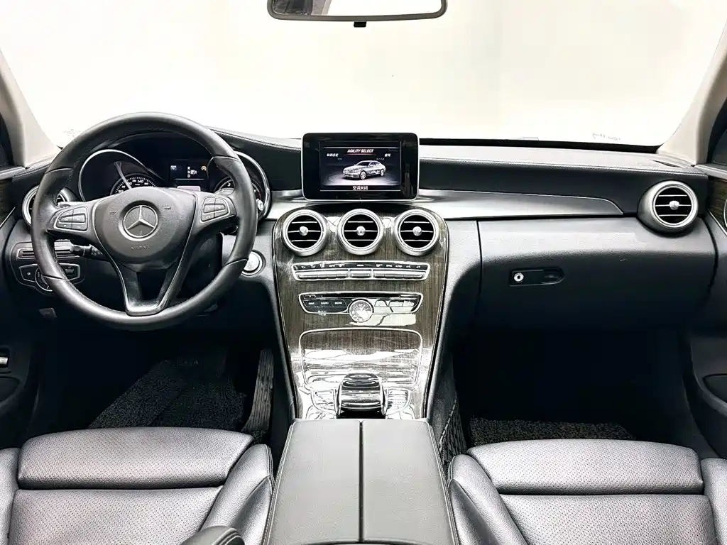 Mercedes-Benz C-Class — миниатюра 11