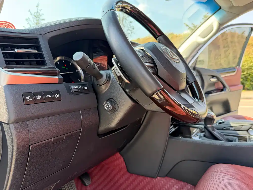 Lexus LX — миниатюра 10