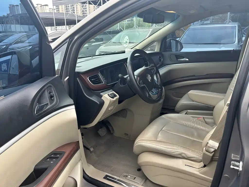 Buick GL8 — миниатюра 8