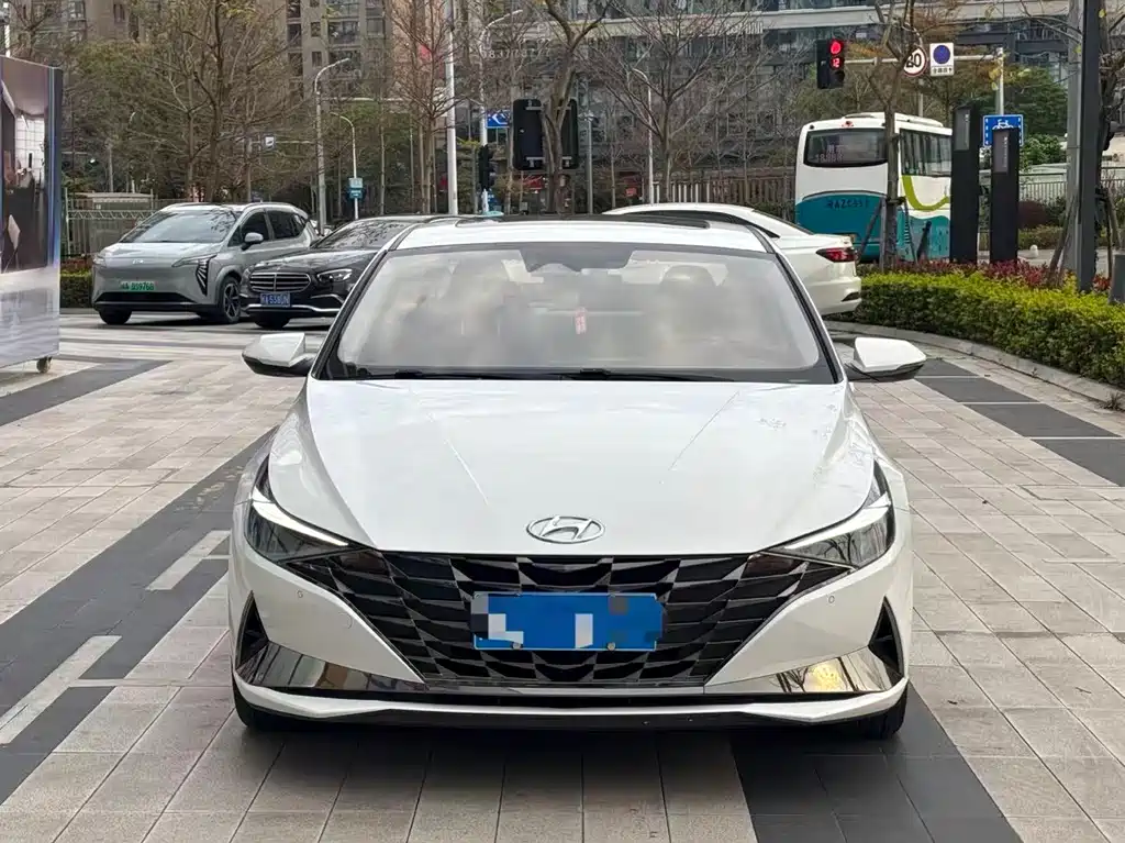 Hyundai Elantra 2022