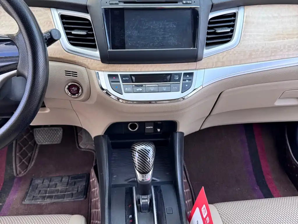 Honda Jade 2014 1.8L AT Comfort Elite 5 мест