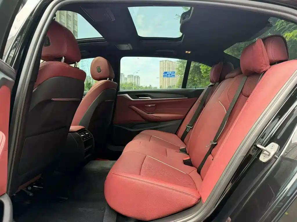 BMW 5 Series New Energy — миниатюра 6