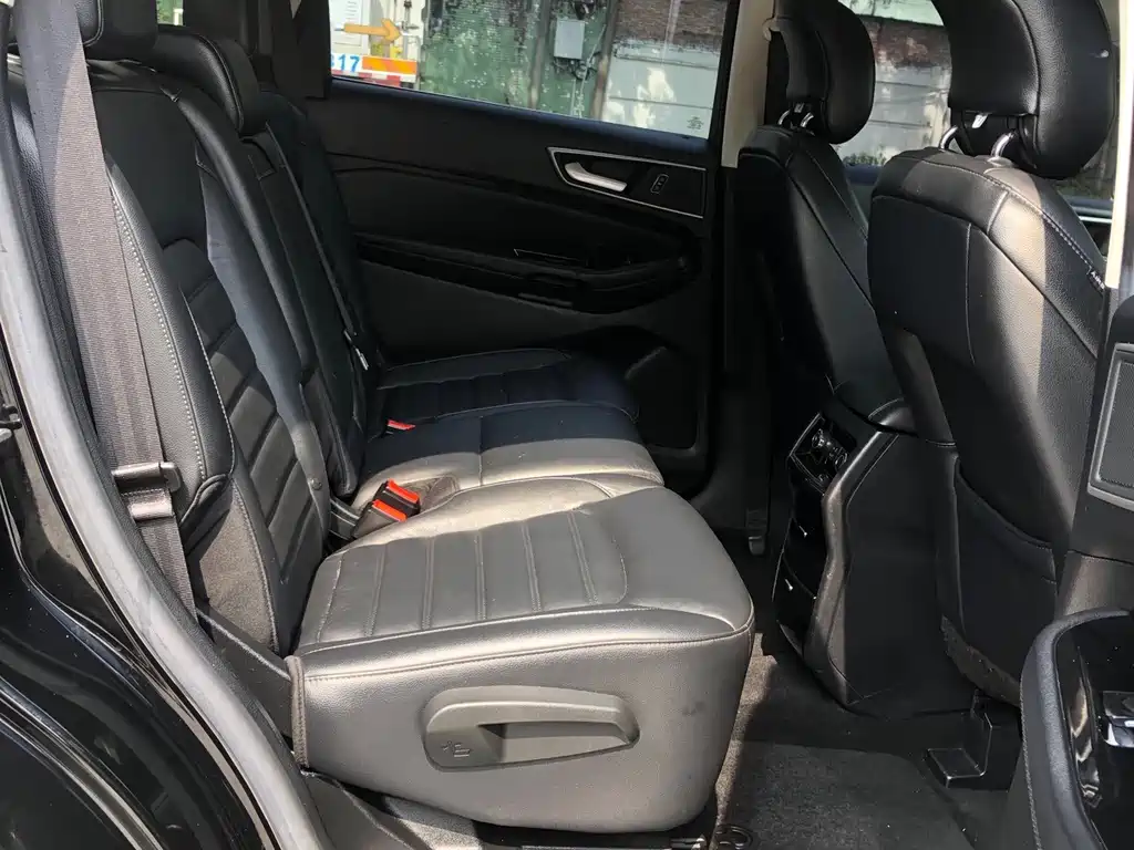 Ford Edge — миниатюра 10