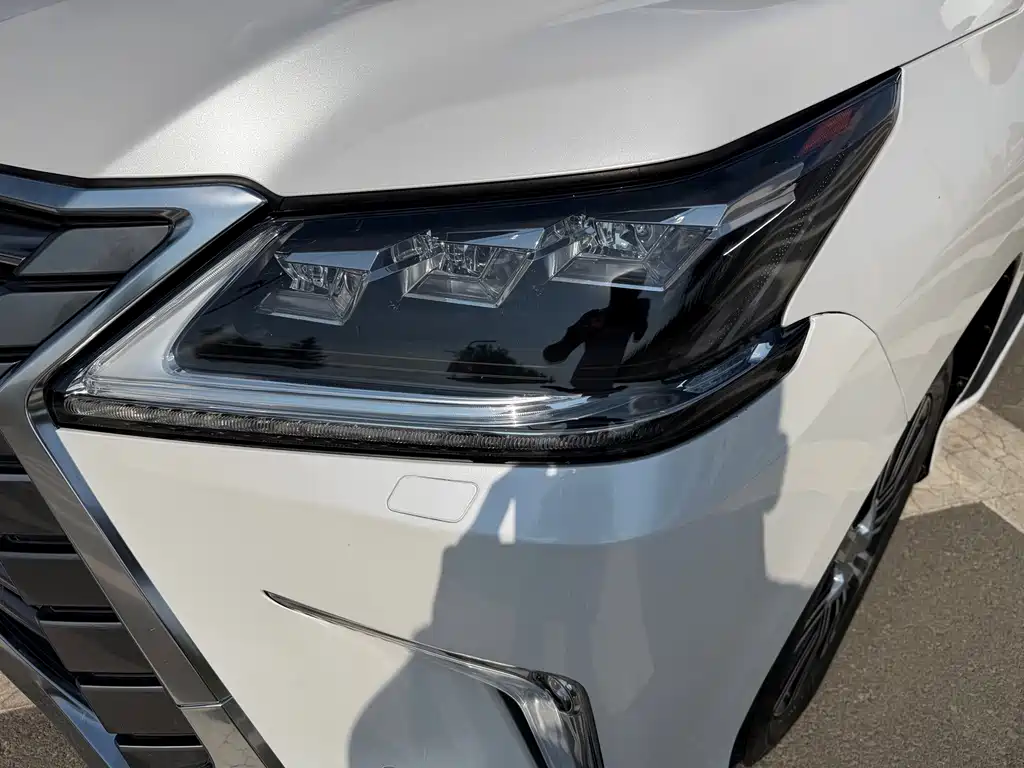 Lexus LX — миниатюра 22
