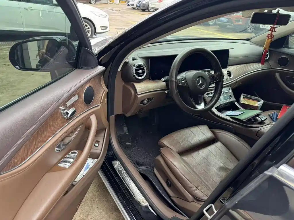 Mercedes-Benz E-Class — миниатюра 2