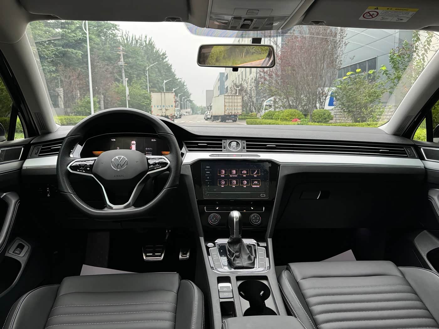 Volkswagen Magotan 1.4 л 2023 г. Чёрный, пробег 28000 км