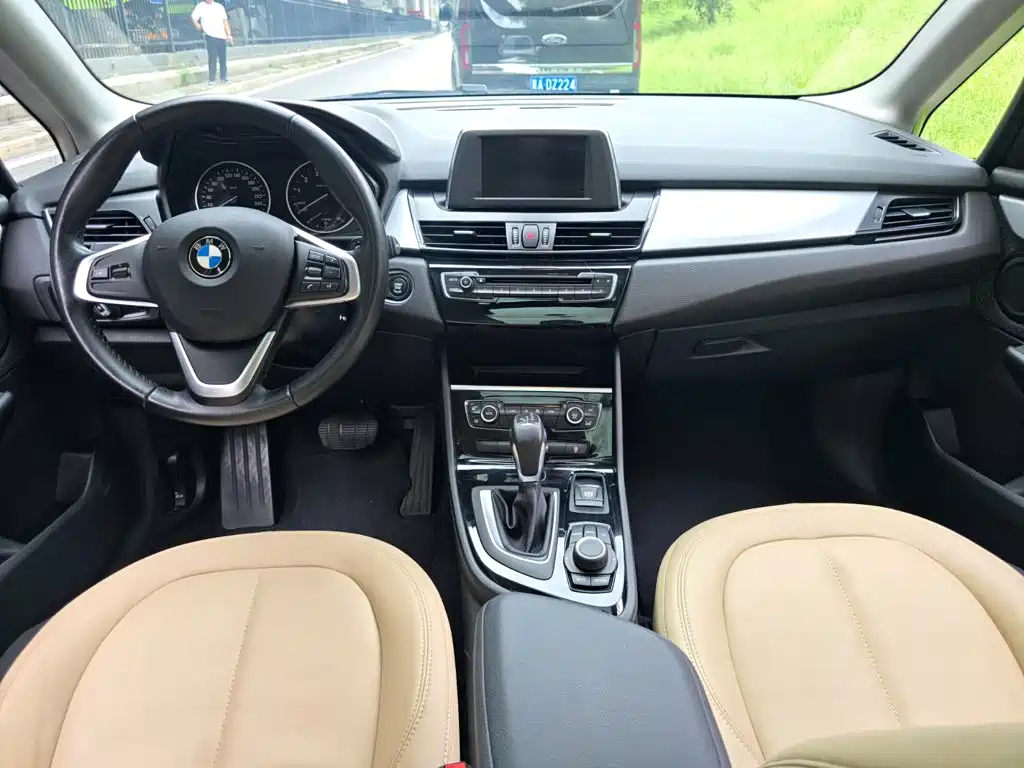 BMW 2 Series Active Tourer — миниатюра 13