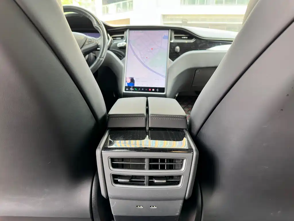 Tesla Model X — миниатюра 18