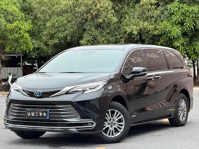 TOYOTA SIENNA 2023