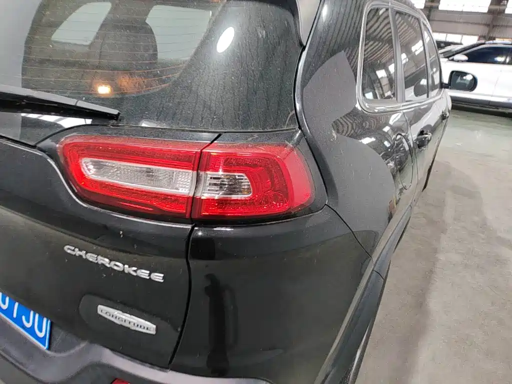 Jeep Cherokee — миниатюра 24