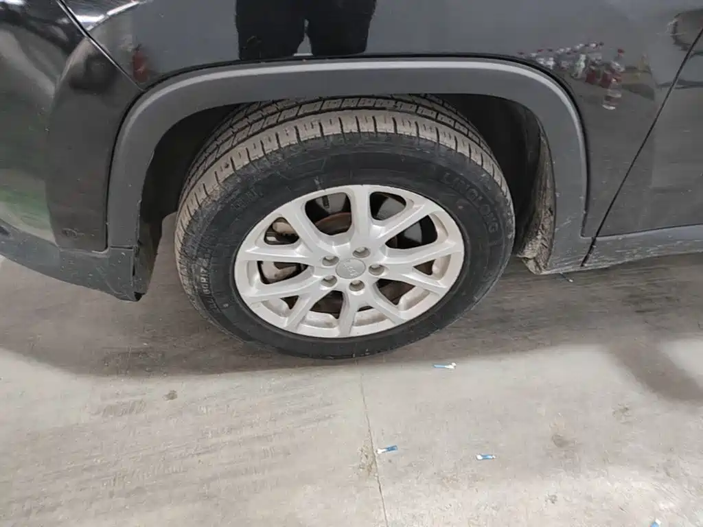 Jeep Cherokee — миниатюра 25