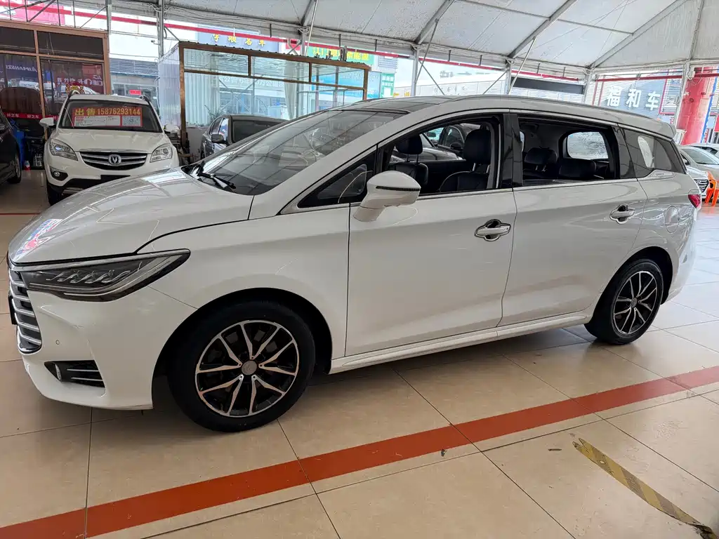 BYD MAX — миниатюра 9