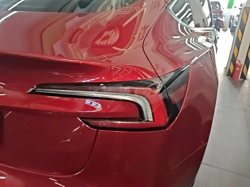Tesla Model 3 — миниатюра 8